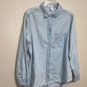 Women’s 1X Light Blue Denim Button-Up Long Sleeve Shirt